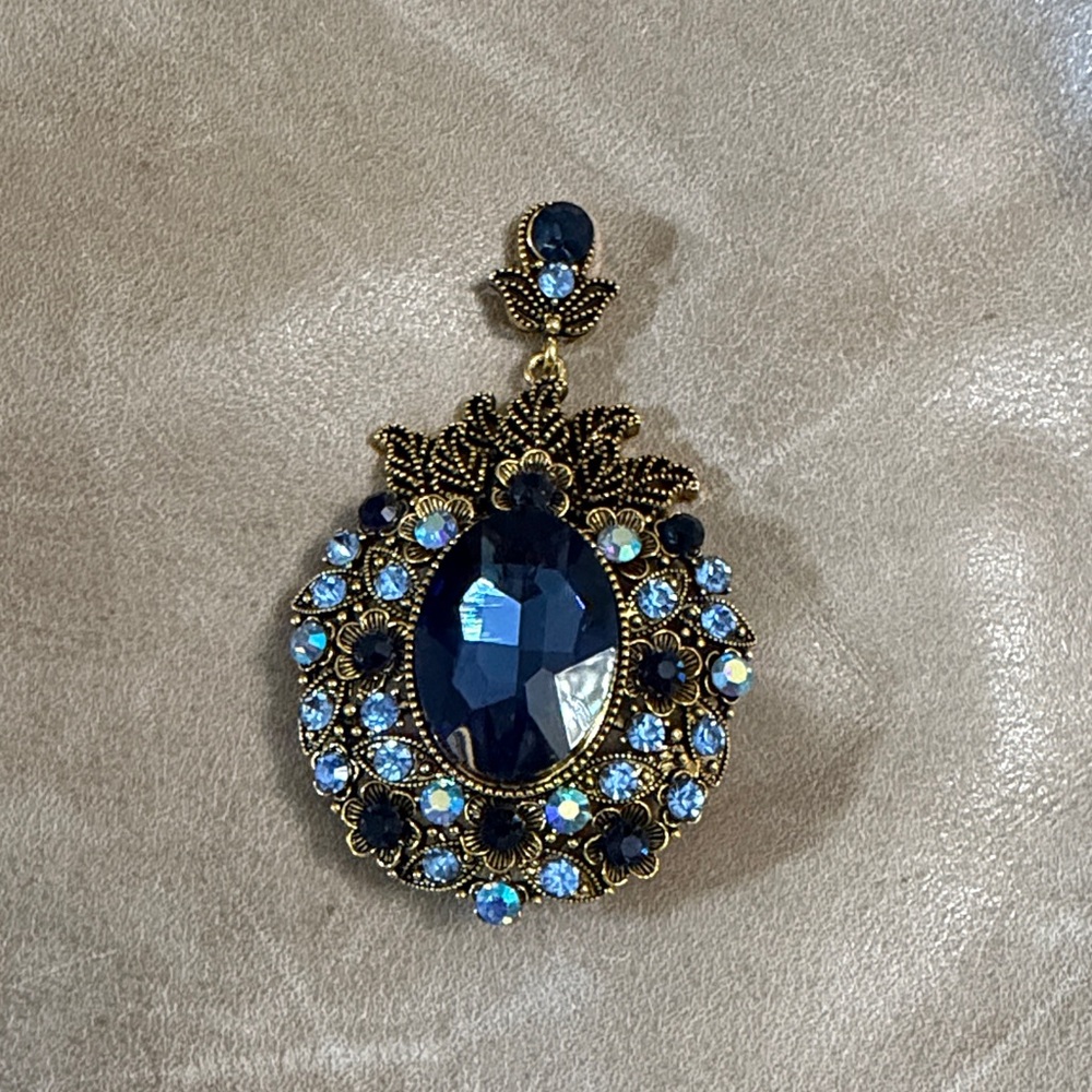 Elegant Blue and Gold Pendant